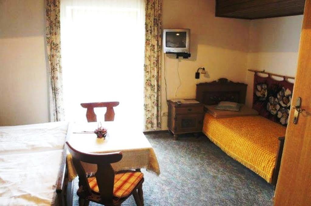 Privatzimmer Eva Leitgeb Bed and Breakfast Faistenau Exterior foto